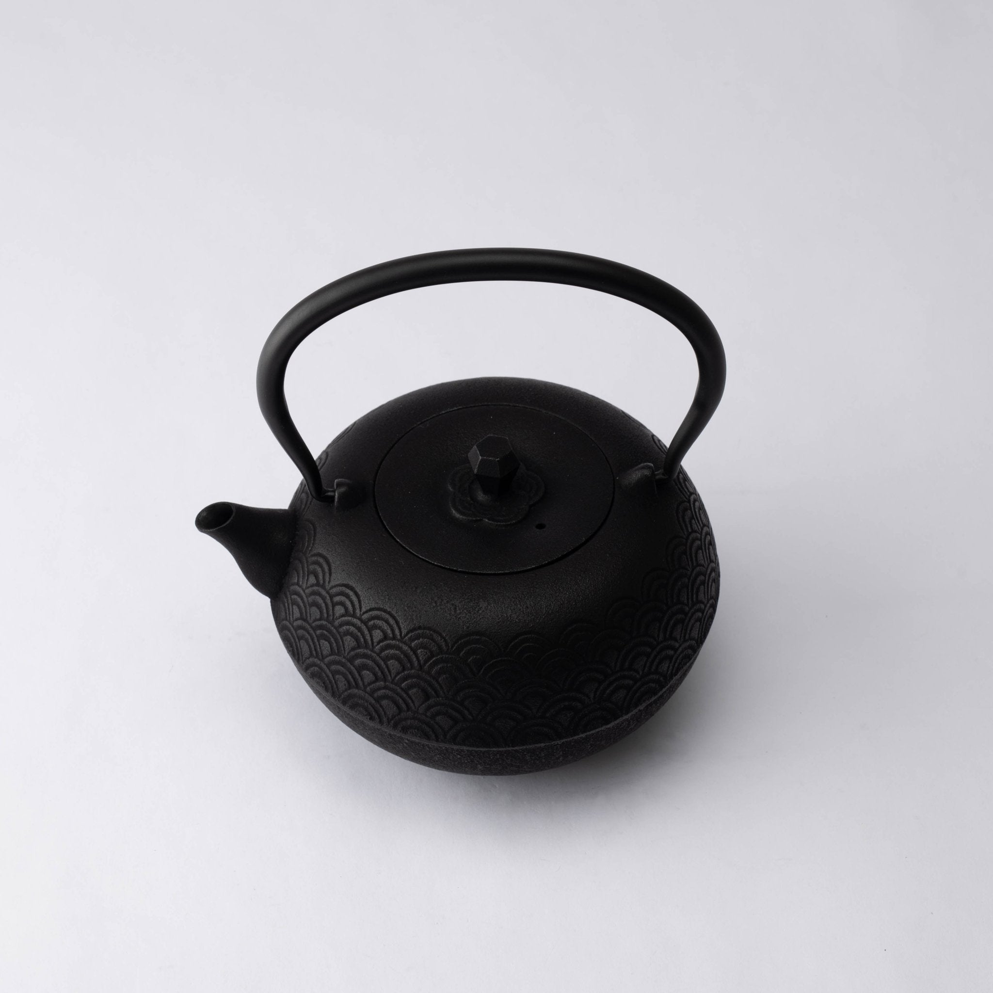 Wave Pattern Nambu Ironware Cast Iron Teapot 20.3oz(600ml) - MUSUBI KILN - Quality Japanese Tableware and Gift