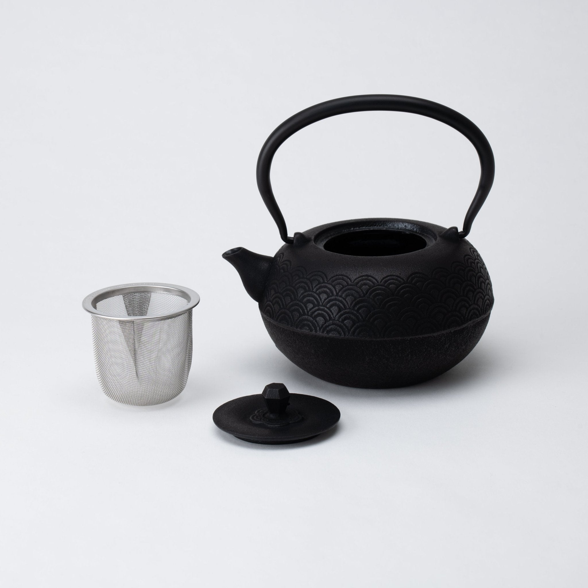 Wave Pattern Nambu Ironware Cast Iron Teapot 20.3oz(600ml) - MUSUBI KILN - Quality Japanese Tableware and Gift