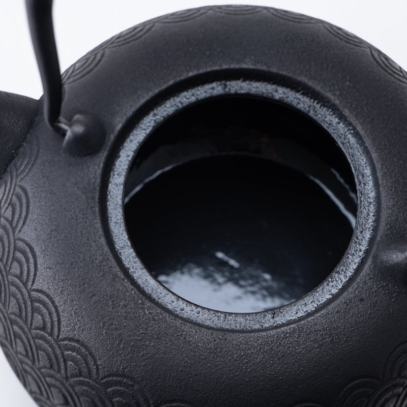 Wave Pattern Nambu Ironware Cast Iron Teapot 20.3oz(600ml) - MUSUBI KILN - Quality Japanese Tableware and Gift