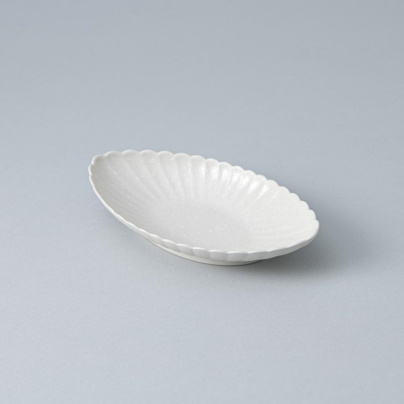 White Chrysanthemum Hasami Oval Plate - MUSUBI KILN - Quality Japanese Tableware and Gift