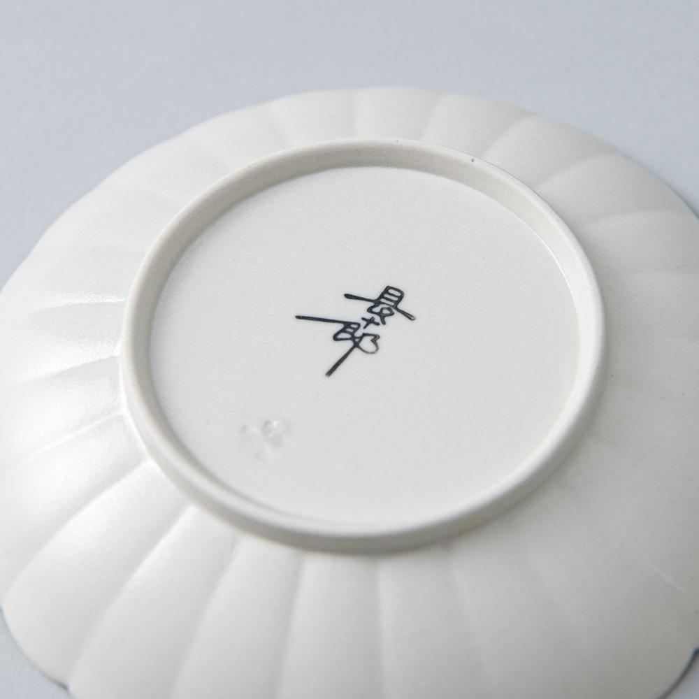 White Chrysanthemum Hasami Plate 5.8in - MUSUBI KILN - Quality Japanese Tableware and Gift