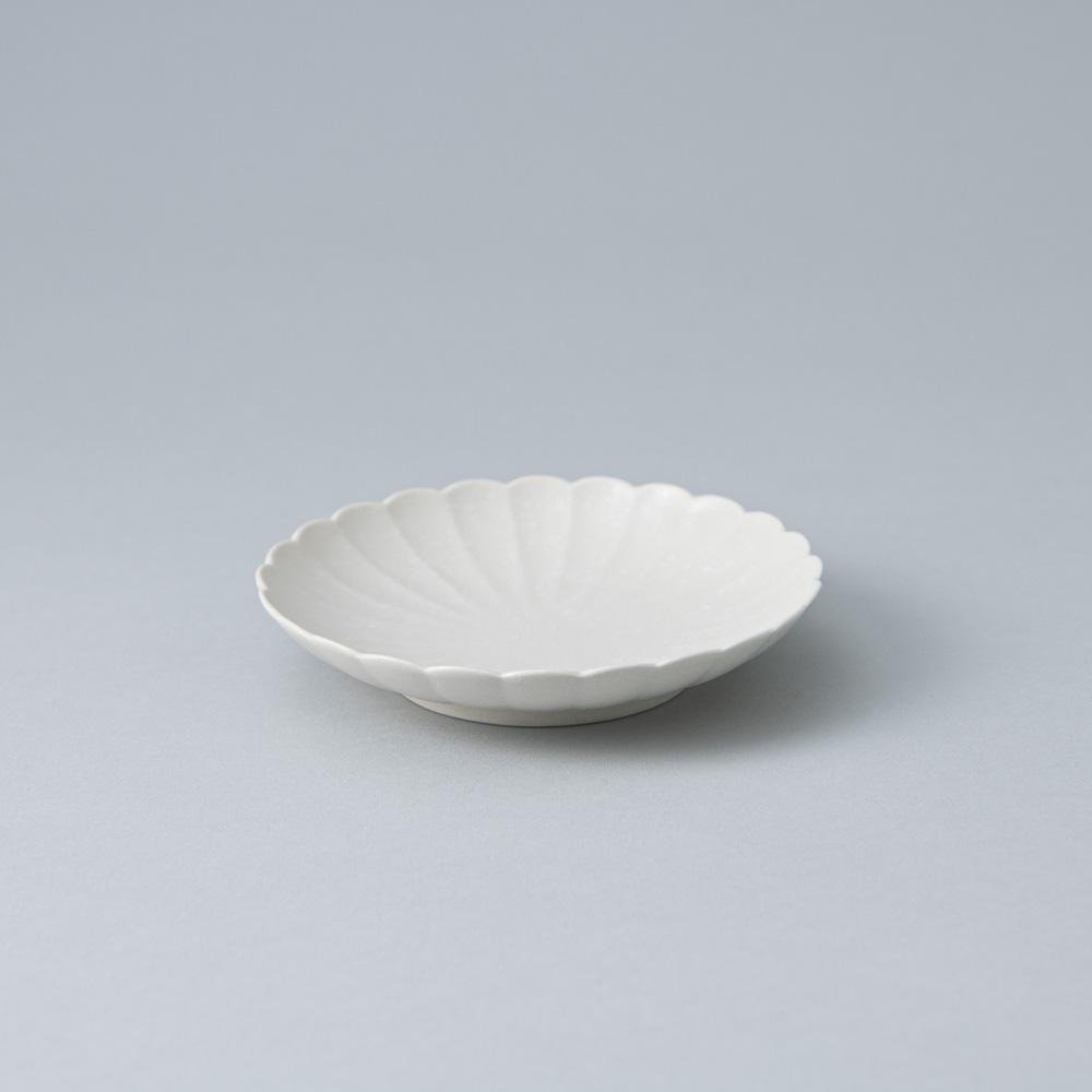 White Chrysanthemum Hasami Plate 5.8in - MUSUBI KILN - Quality Japanese Tableware and Gift