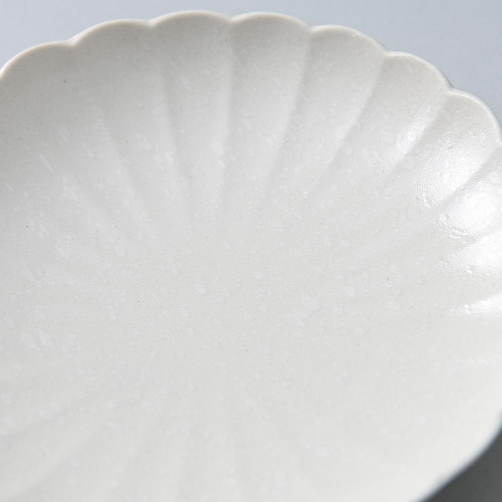 White Chrysanthemum Hasami Plate 5.8in - MUSUBI KILN - Quality Japanese Tableware and Gift