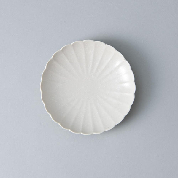 White Chrysanthemum Hasami Plate 5.8in - MUSUBI KILN - Quality Japanese Tableware and Gift