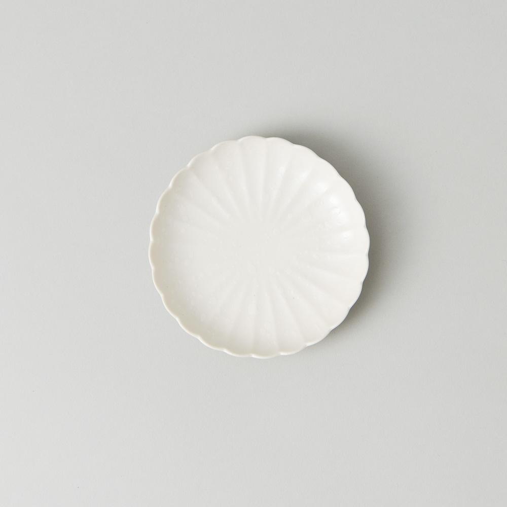 White Chrysanthemum Hasami Sauce Plate - MUSUBI KILN - Quality Japanese Tableware and Gift