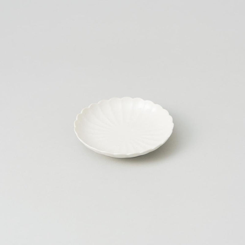 White Chrysanthemum Hasami Sauce Plate - MUSUBI KILN - Quality Japanese Tableware and Gift