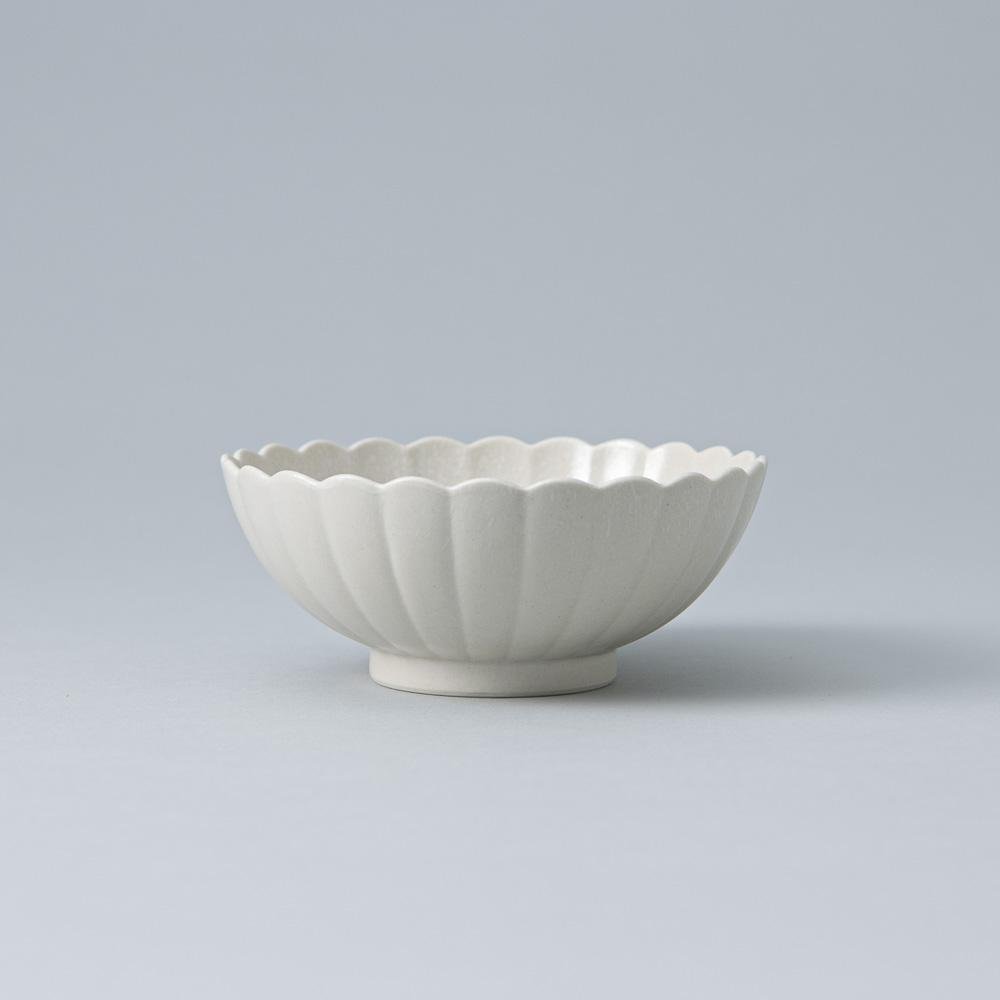 White Chrysanthemum Hasami Small Kobachi Bowl - MUSUBI KILN - Quality Japanese Tableware and Gift