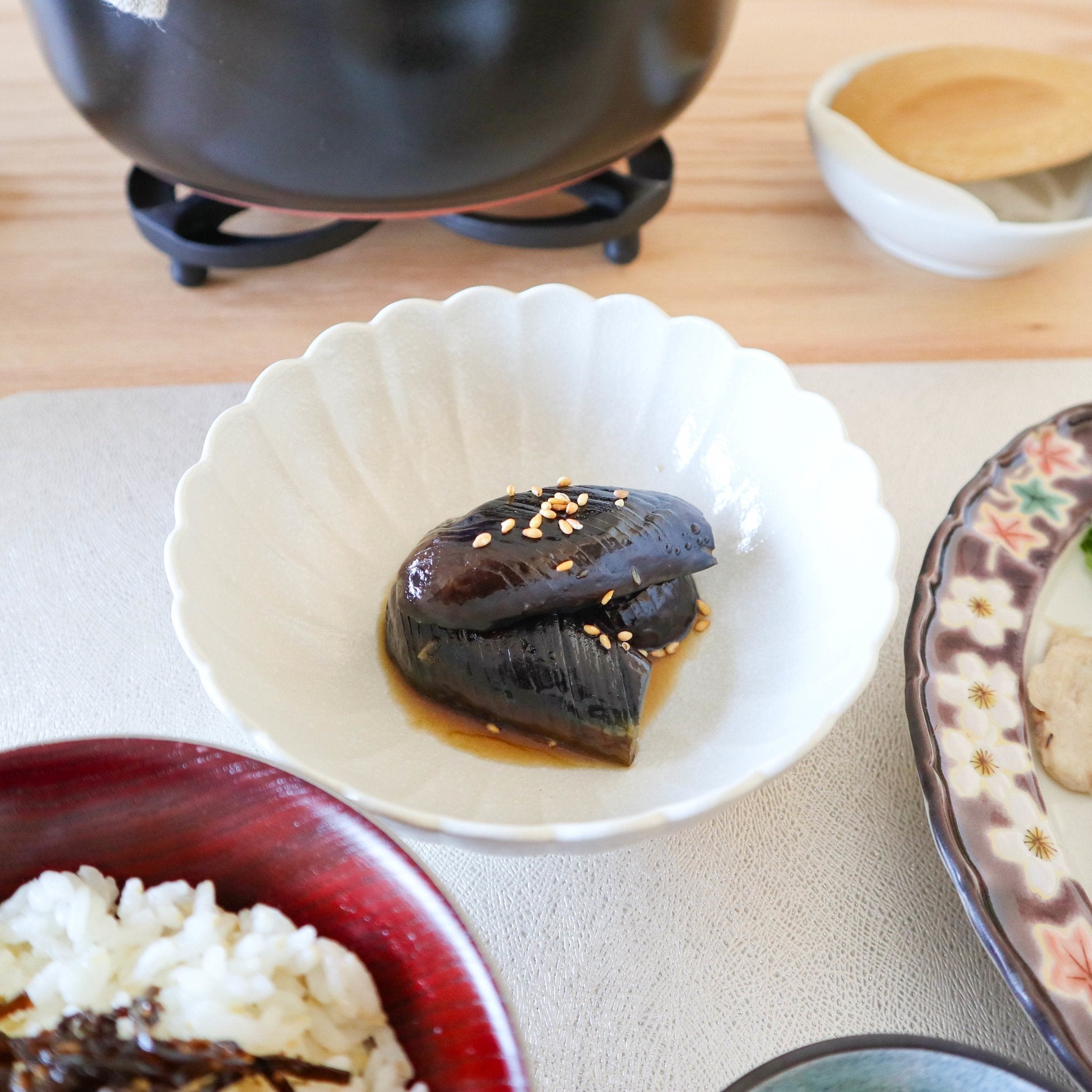 White Chrysanthemum Hasami Small Kobachi Bowl - MUSUBI KILN - Quality Japanese Tableware and Gift