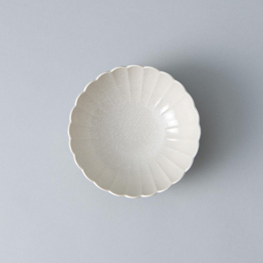 White Chrysanthemum Hasami Small Kobachi Bowl - MUSUBI KILN - Quality Japanese Tableware and Gift