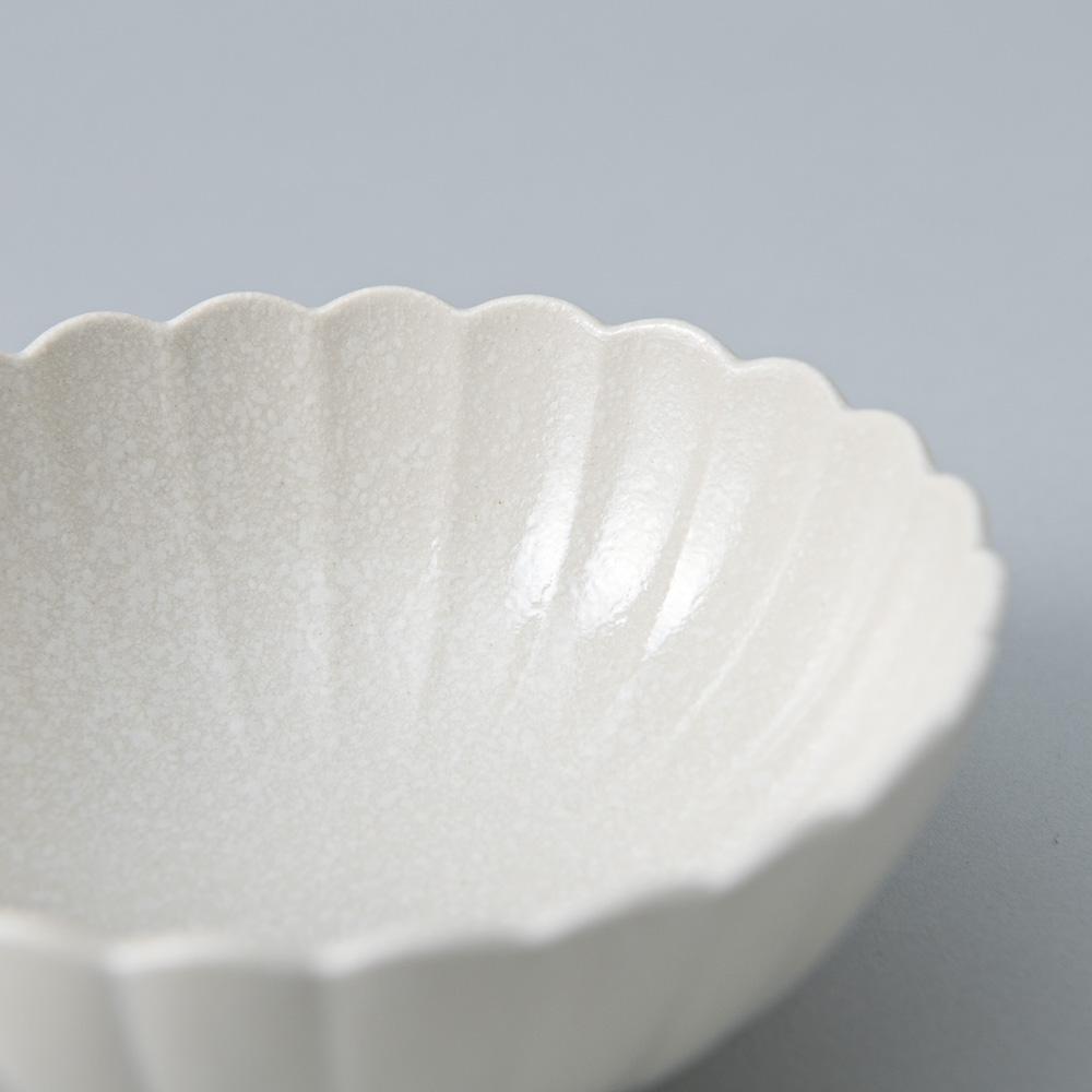 White Chrysanthemum Hasami Small Kobachi Bowl - MUSUBI KILN - Quality Japanese Tableware and Gift