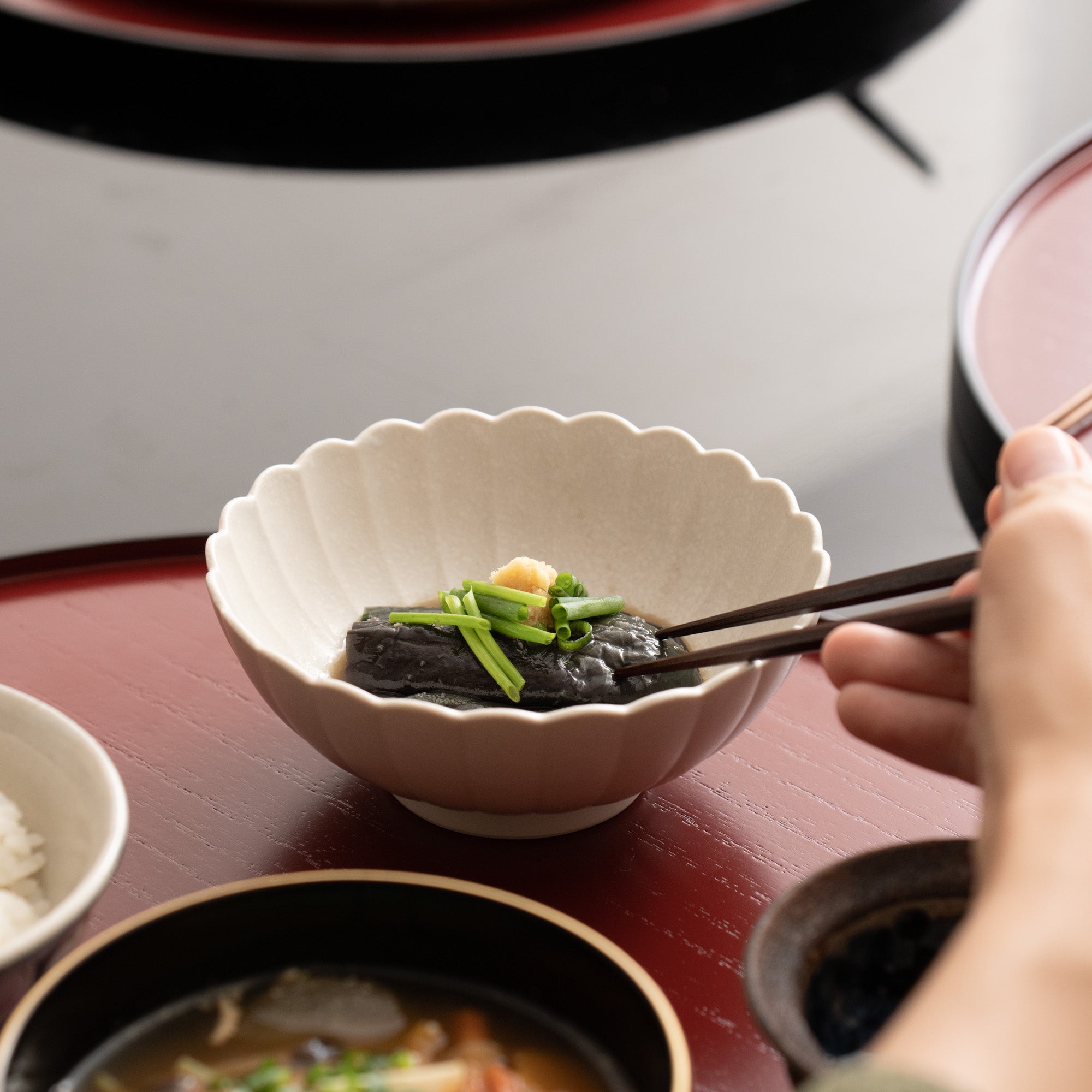 White Chrysanthemum Hasami Small Kobachi Bowl - MUSUBI KILN - Quality Japanese Tableware and Gift