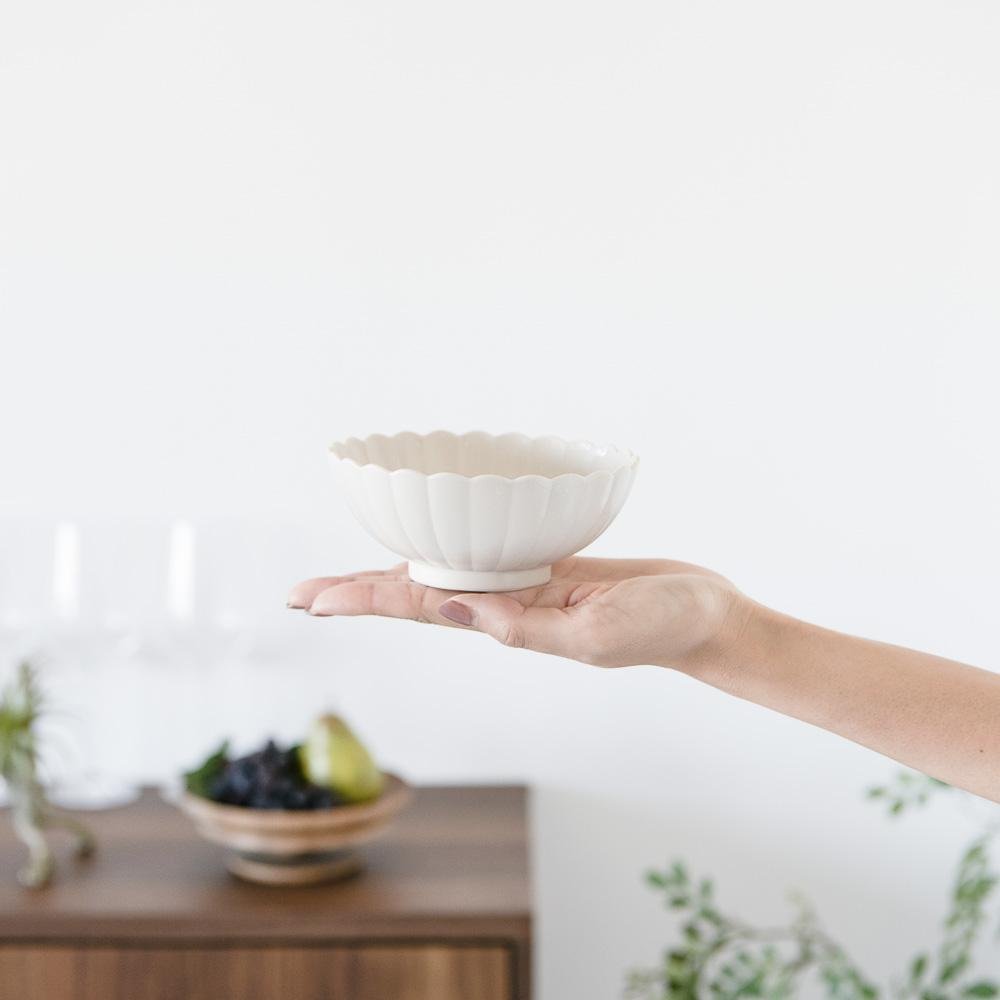 White Chrysanthemum Hasami Small Kobachi Bowl - MUSUBI KILN - Quality Japanese Tableware and Gift