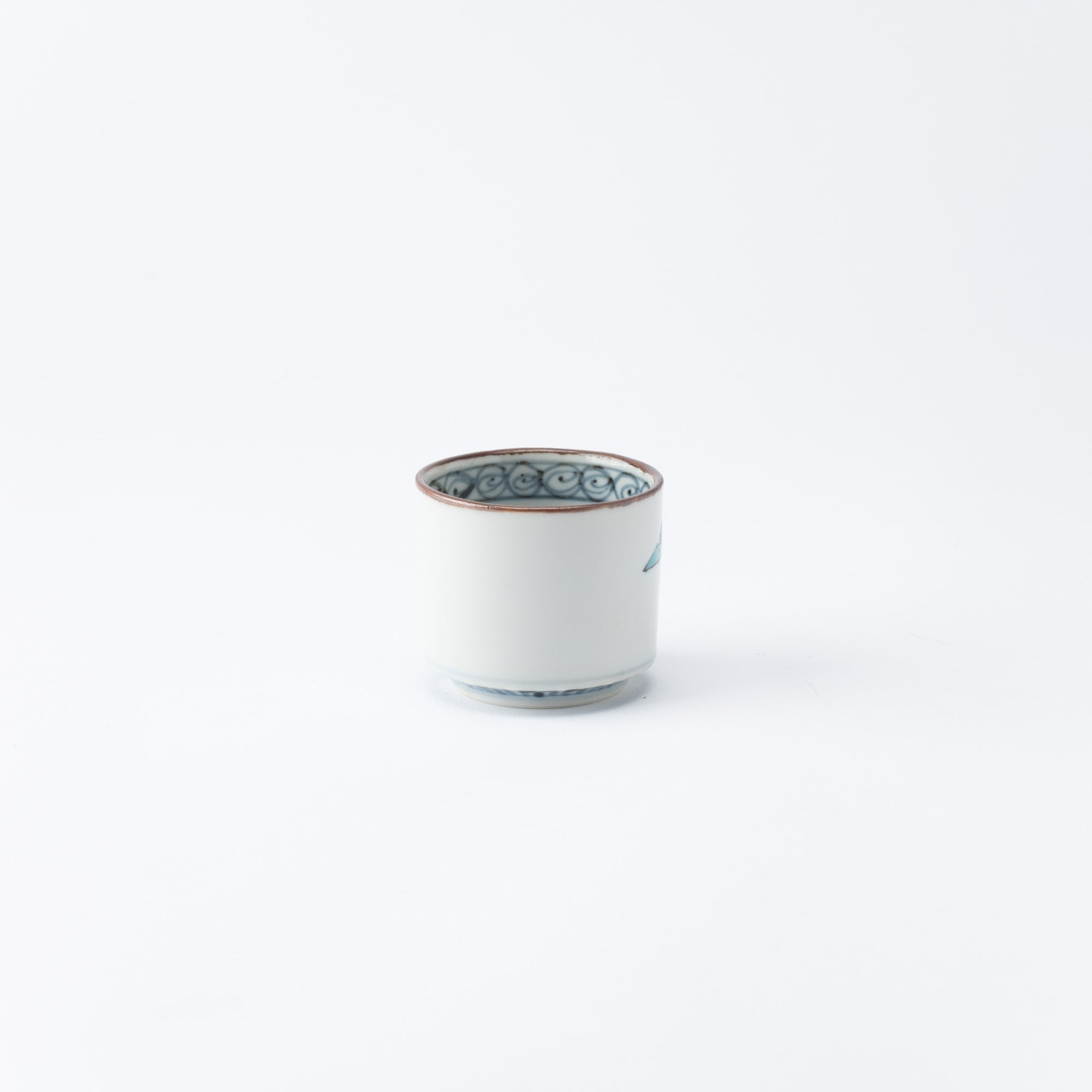 White Ko - Kutani Sansui Kutani Guinomi Sake Cup - MUSUBI KILN - Quality Japanese Tableware and Gift