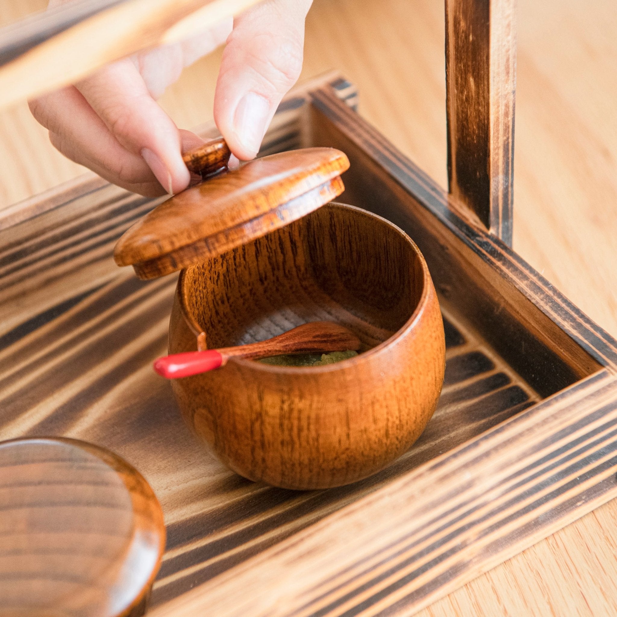 Wood Grain Yamanaka Lacquerware Spice Container With Spoon - MUSUBI KILN - Quality Japanese Tableware and Gift