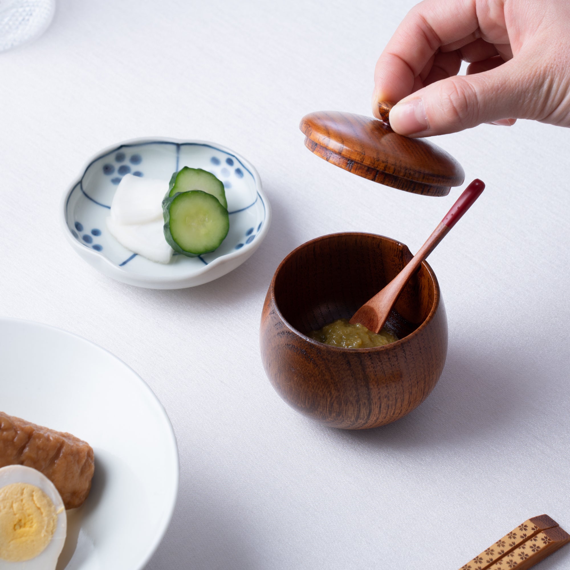 Wood Grain Yamanaka Lacquerware Spice Container With Spoon - MUSUBI KILN - Quality Japanese Tableware and Gift