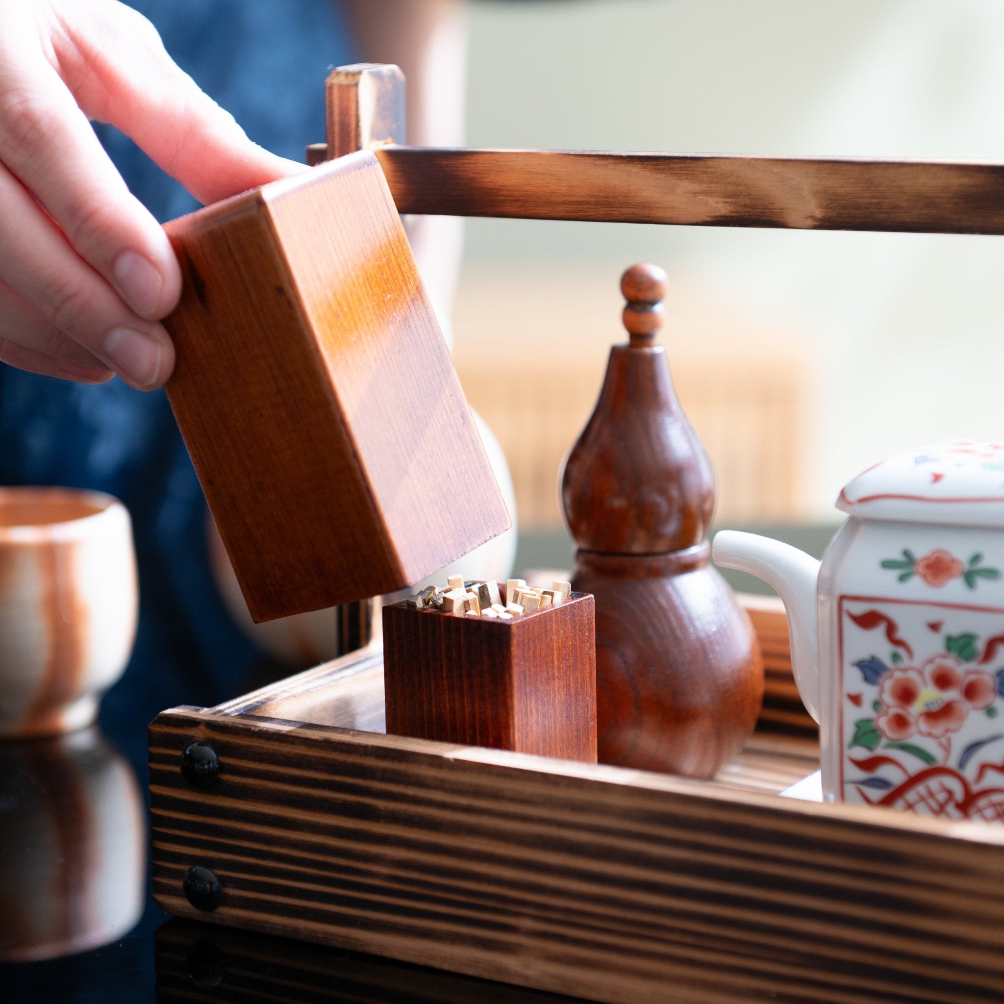 Wood Grain Yamanaka Lacquerware Square Toothpick Holder with lid - MUSUBI KILN - Quality Japanese Tableware and Gift