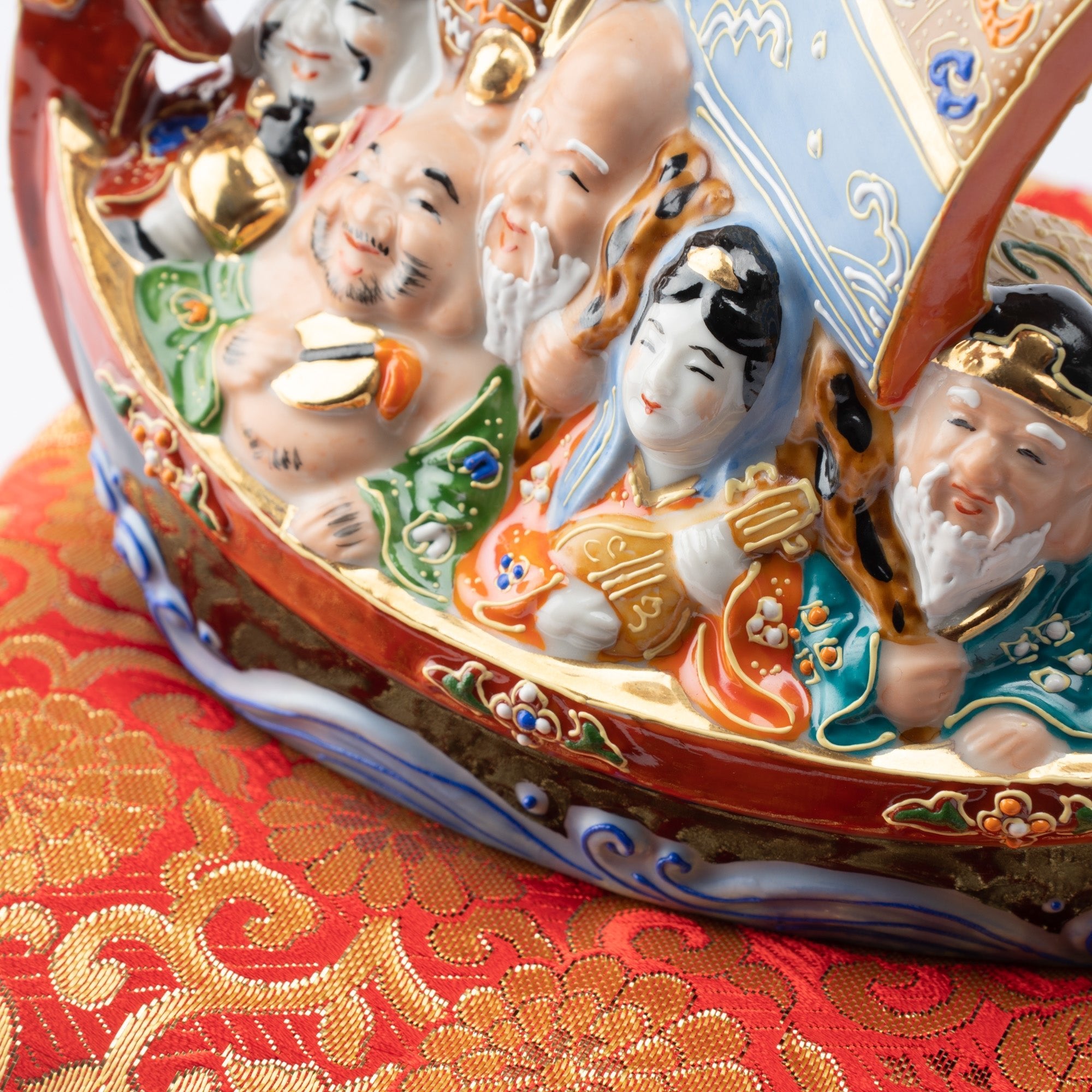 Yoneda Yuzan Kiln Kutani Seven Lucky Gods and Treasure Boat - MUSUBI KILN - Quality Japanese Tableware and Gift