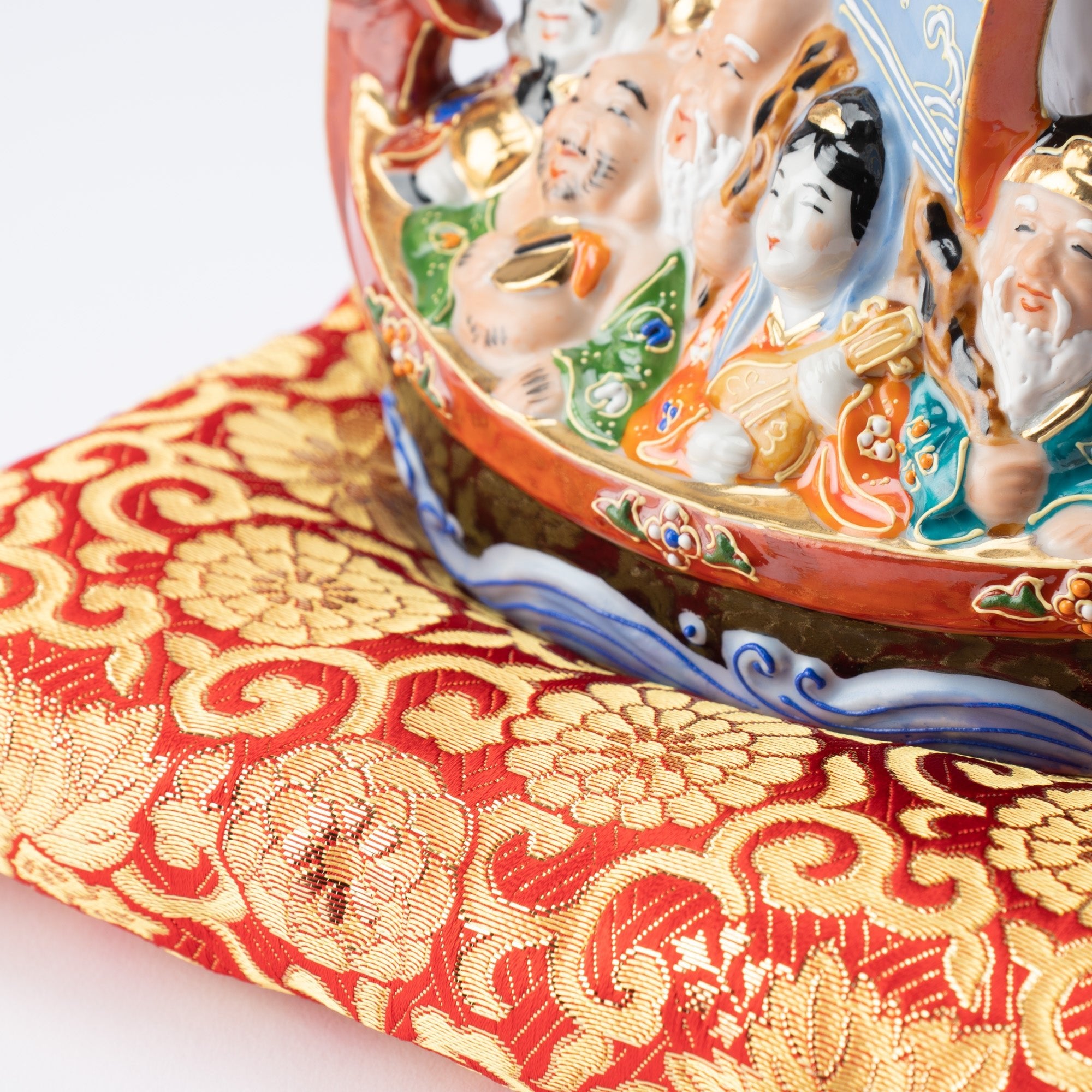 Yoneda Yuzan Kiln Kutani Seven Lucky Gods and Treasure Boat - MUSUBI KILN - Quality Japanese Tableware and Gift