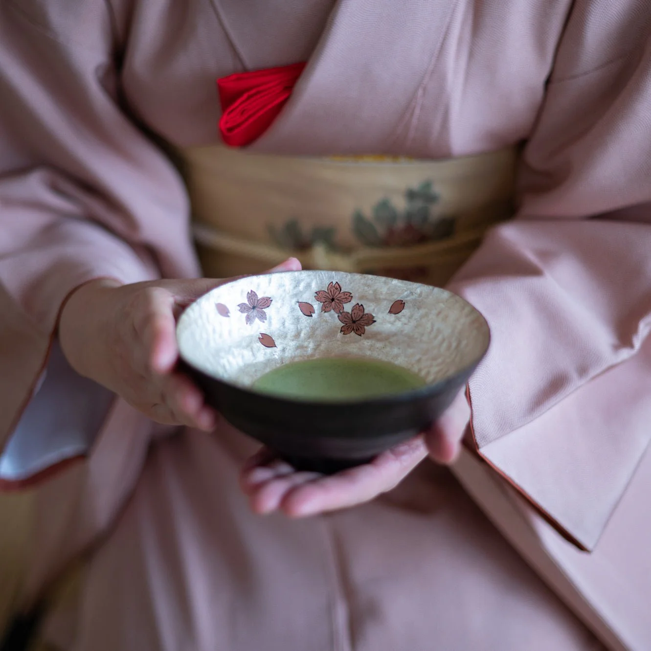 yoshita-kasho-glass-sakura-silver-matcha-bowl-chawan-musubi-kiln-quality-japanese-tablewares-and-gifts-928587_1331x1331.png__PID:7f662676-993e-4822-9dfb-c79e7a72ff36