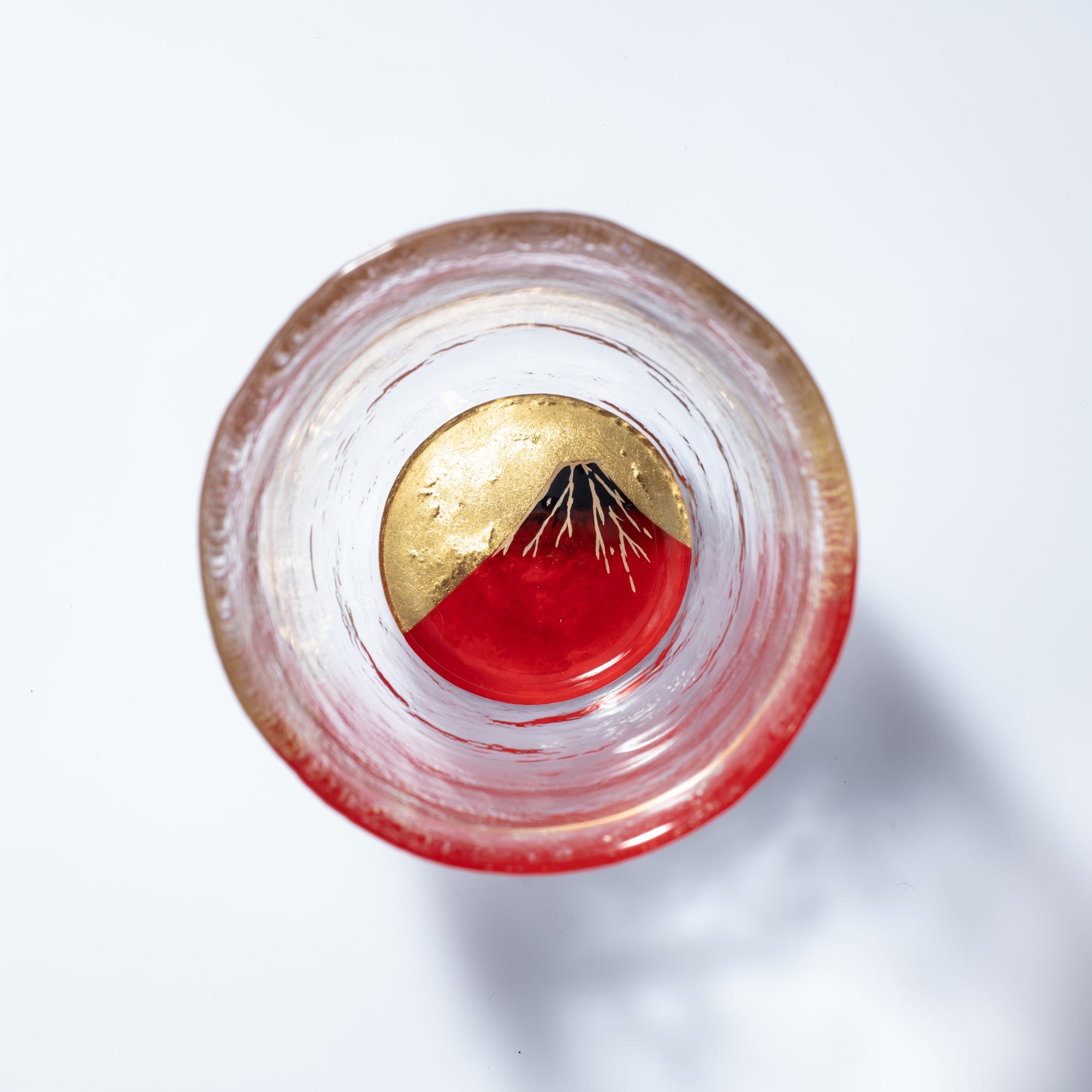 Yoshita Kasho Hokusai Red Fuji Maki - e Glass Sake Cup - MUSUBI KILN - Quality Japanese Tableware and Gift