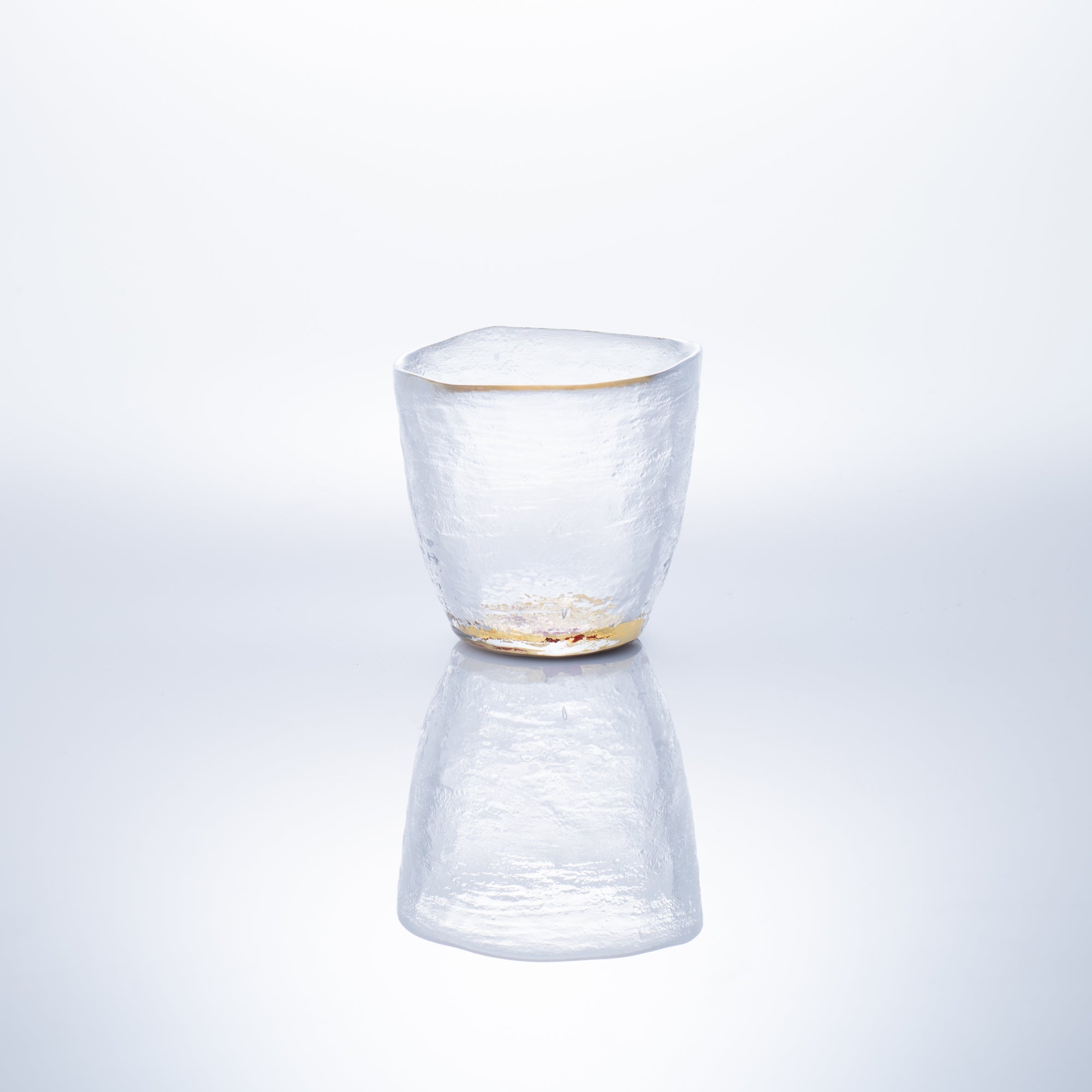 Yoshita Kasho Maple Leaves Maki - e Glass Sake Cup - MUSUBI KILN - Quality Japanese Tableware and Gift