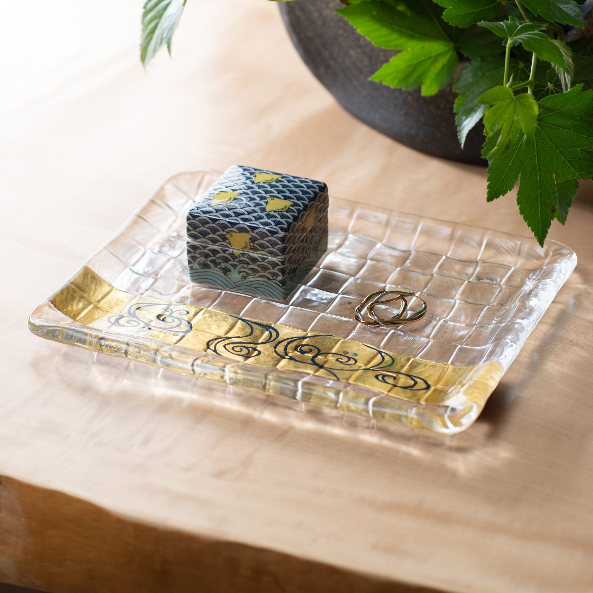 Yoshita Kasho Water Stream Maki - e Glass Rectangle Plate - MUSUBI KILN - Quality Japanese Tableware and Gift