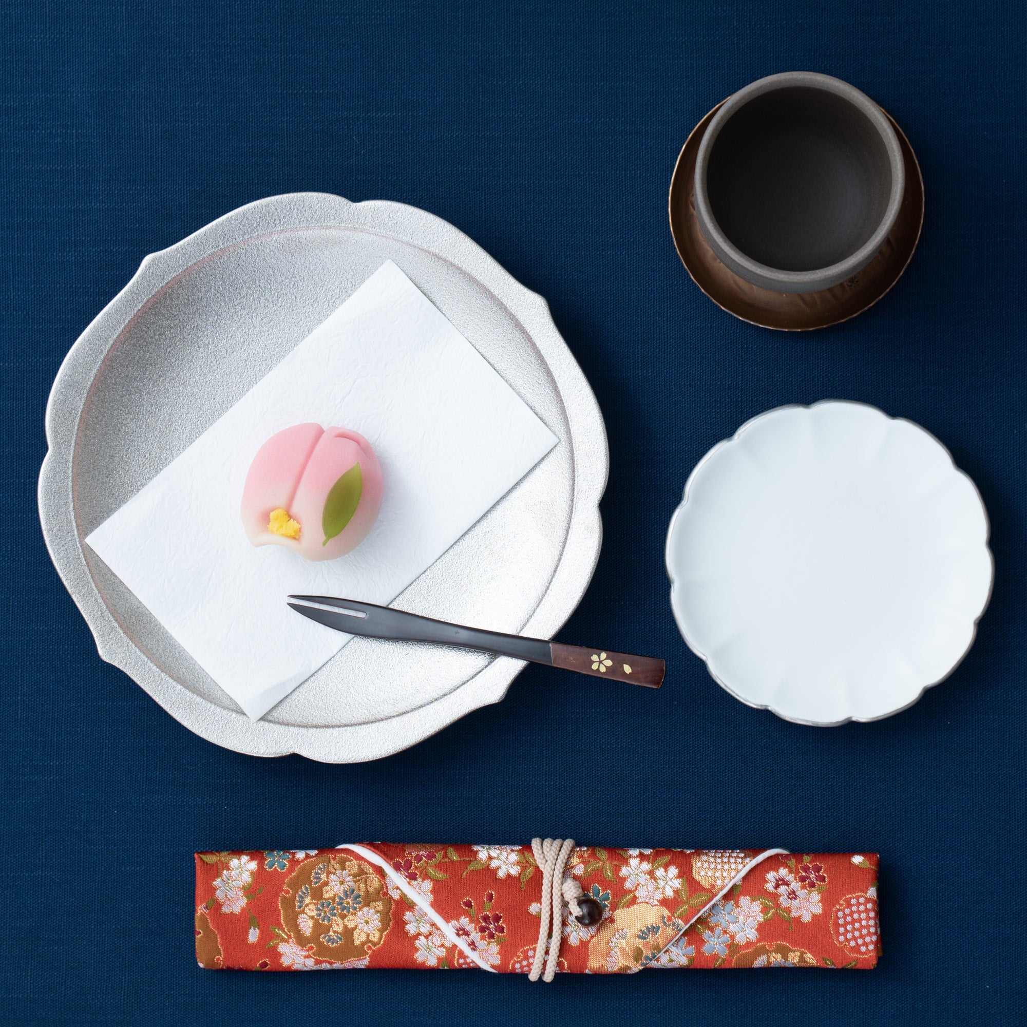 Zuiho Kiln Bellflower 7.8in Plate - MUSUBI KILN - Quality Japanese Tableware and Gift