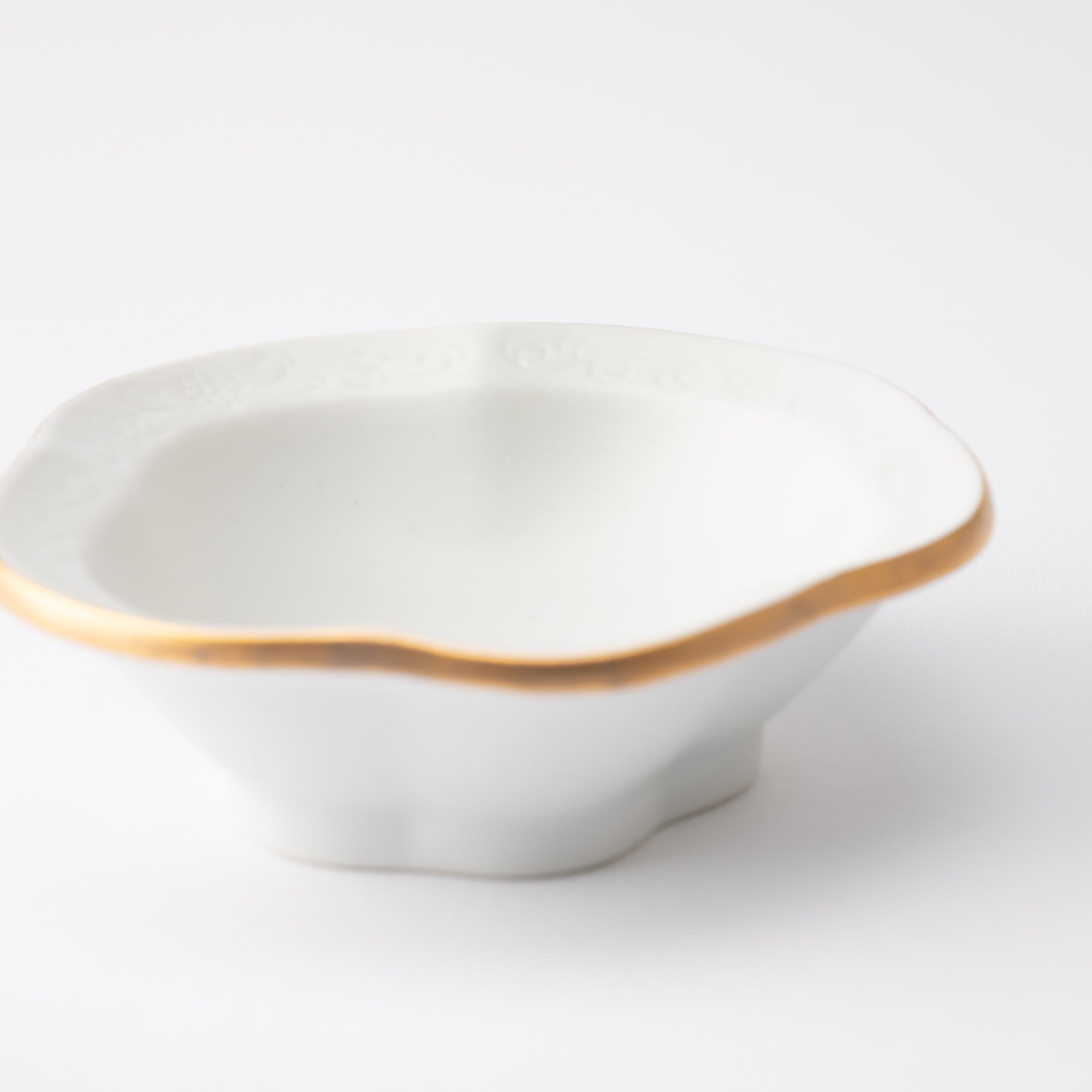 Zuiho Kiln Plum - Shaped Arabesque Pattern Small Kobachi Bowl - MUSUBI KILN - Quality Japanese Tableware and Gift