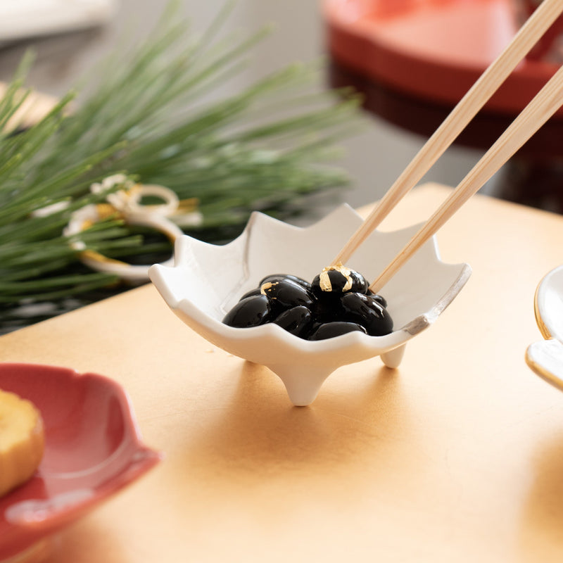 Zuiho Kiln Two Maple Leaves Three - footed Delicacy Small Bowl - MUSUBI KILN - Quality Japanese Tableware and Gift