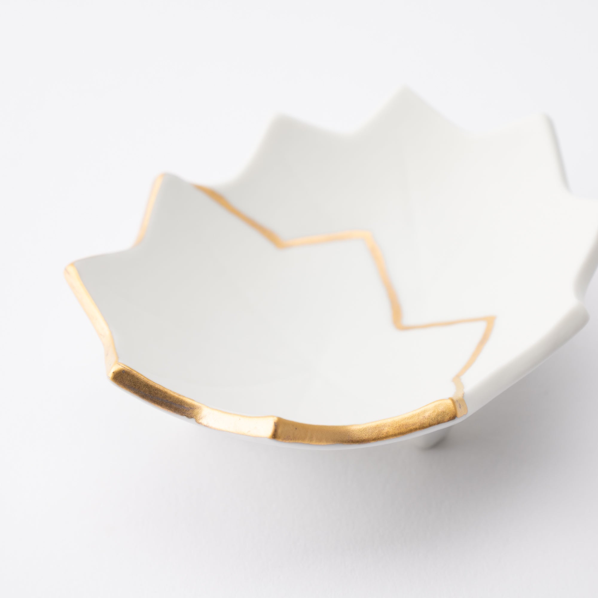 Zuiho Kiln Two Maple Leaves Three - footed Delicacy Small Bowl - MUSUBI KILN - Quality Japanese Tableware and Gift