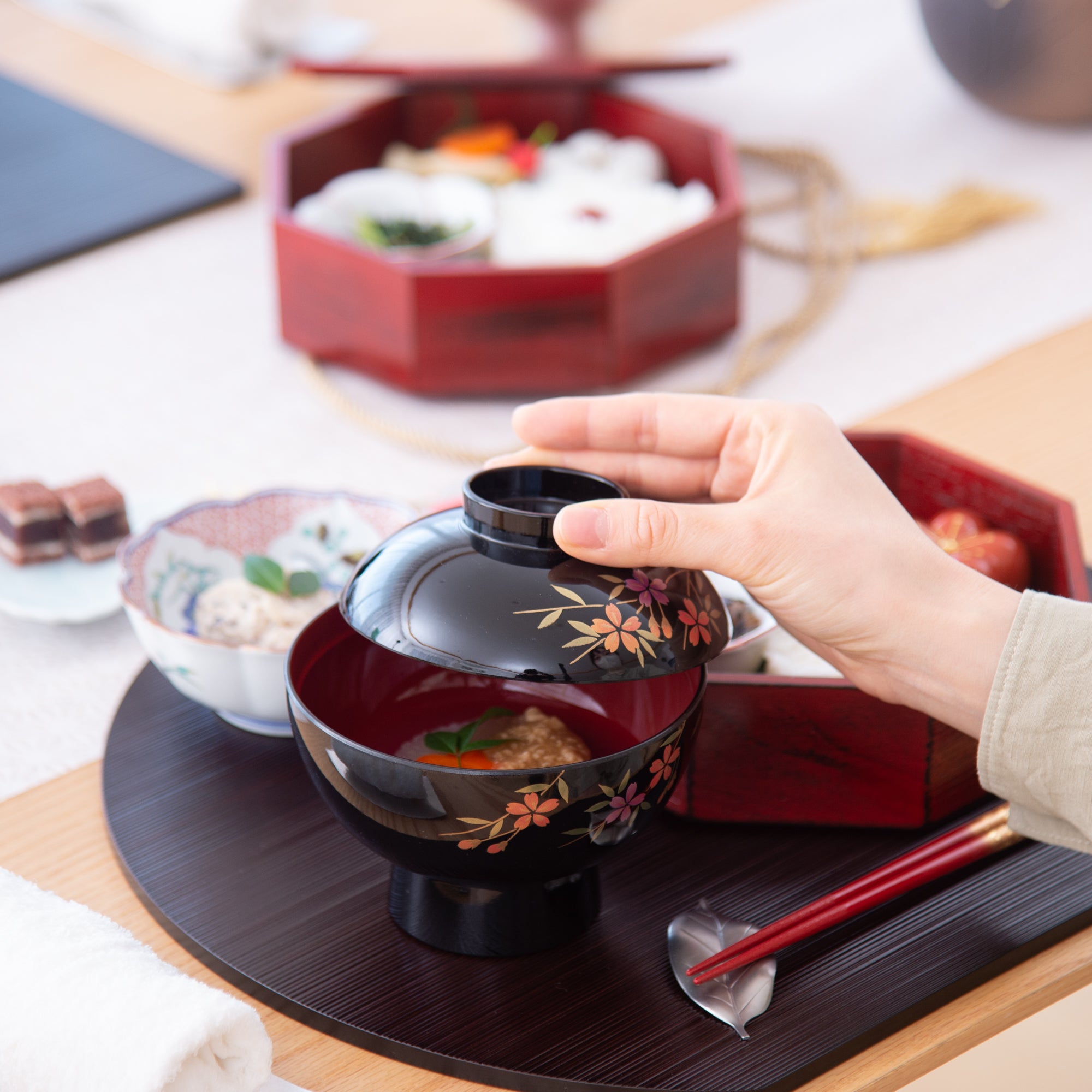 Sakura Soup Bowl with lid