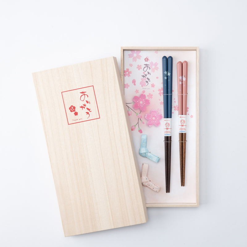 Issou Arigatou Wakasa Lacquerware Set of Two Pairs of Chopsticks 23cm(9in)/21cm(8.3in) and Chopstick Rests (Set of Two)