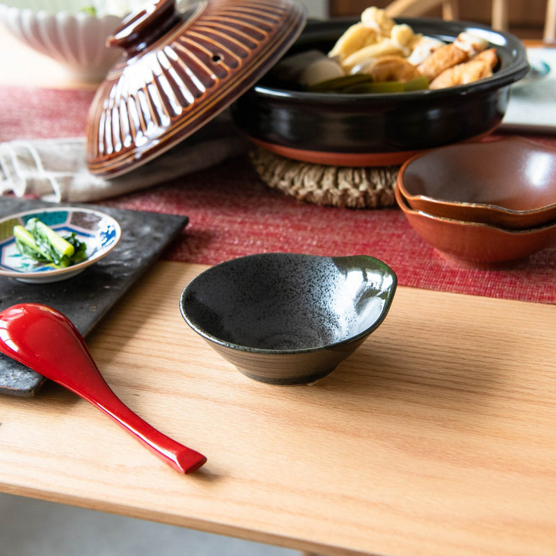 https://musubikiln.com/cdn/shop/products/black-and-green-mino-ware-tonsui-bowl-musubi-kiln-handmade-japanese-tableware-and-japanese-dinnerware-198990_800x.jpg?v=1703724984