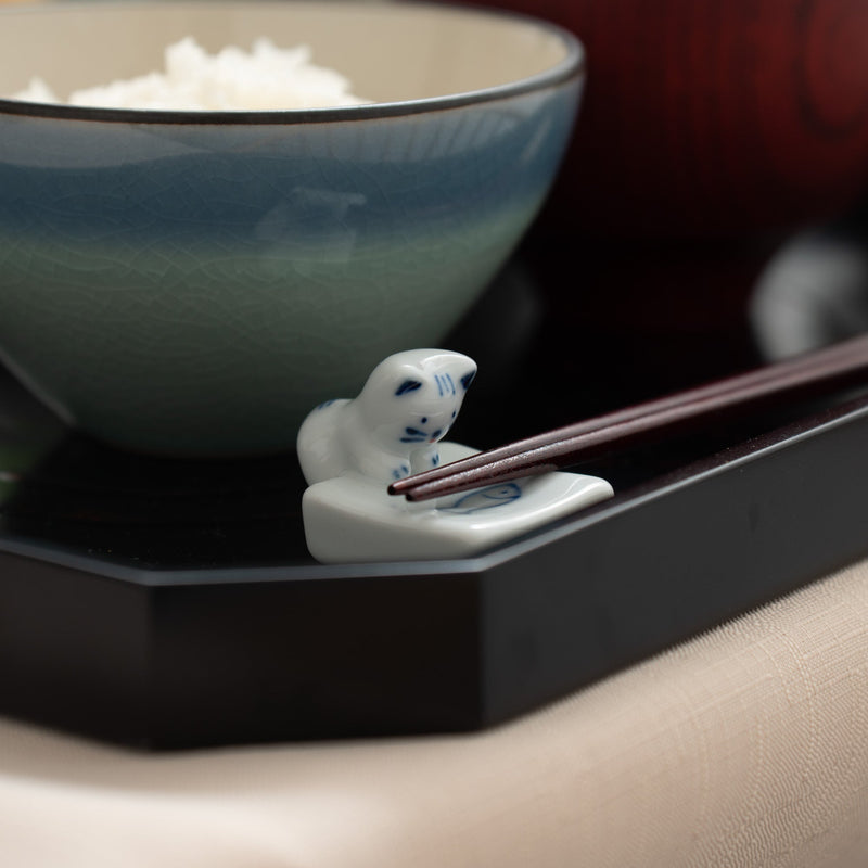 https://musubikiln.com/cdn/shop/products/cat-mate-hasami-chopstick-rest-musubi-kiln-handmade-japanese-tableware-and-japanese-dinnerware-473108_800x.jpg?v=1664441533