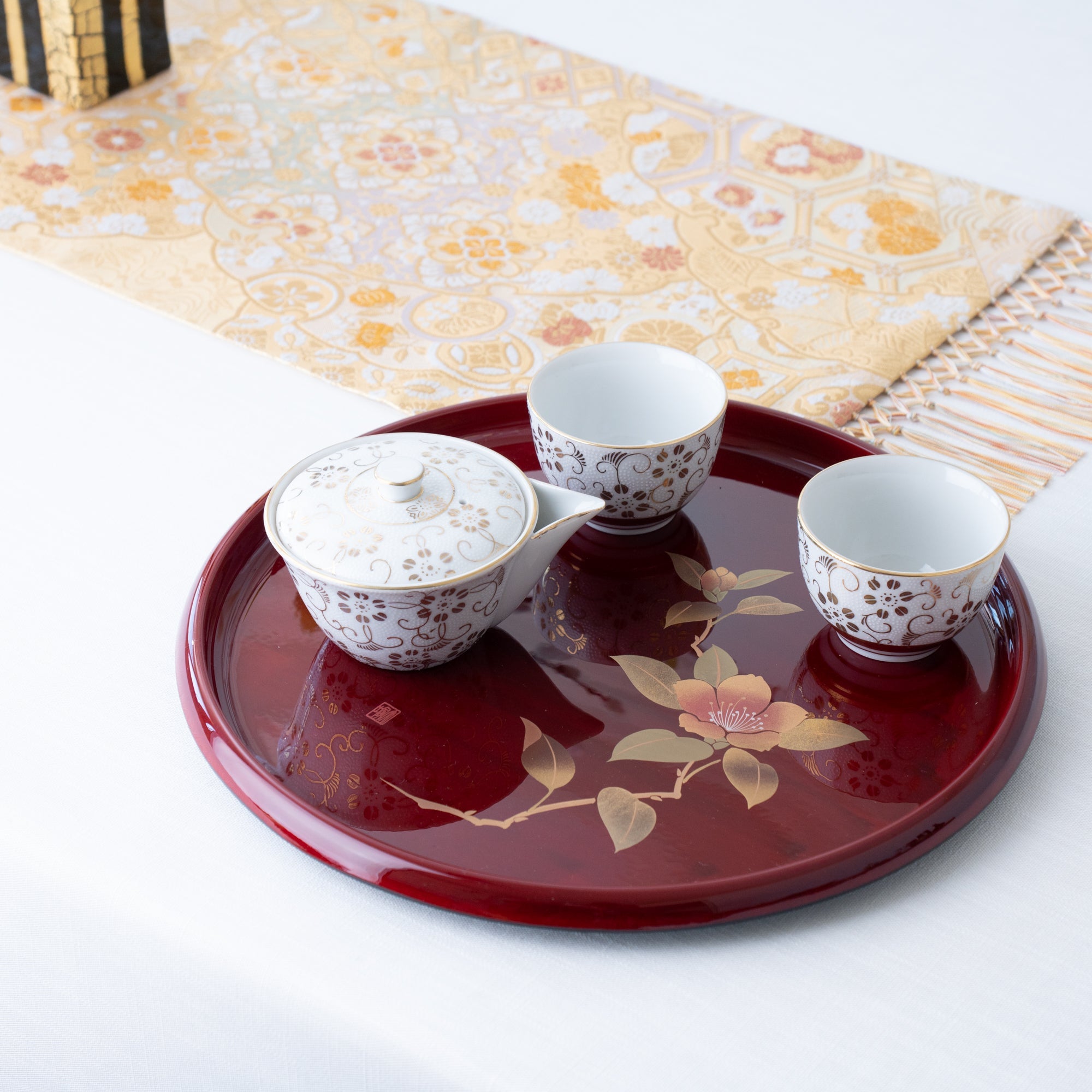 Fukunishi Sobe Gold Sasanqua Aizu Lacquerware Tray - MUSUBI KILN - Quality Japanese Tableware and Gift