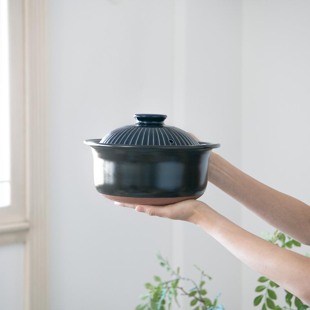 https://musubikiln.com/cdn/shop/products/ginpo-kikka-banko-donabe-rice-cooker-3cups-musubi-kiln-handmade-japanese-tableware-and-japanese-dinnerware-457652_1024x.jpg?v=1635852889
