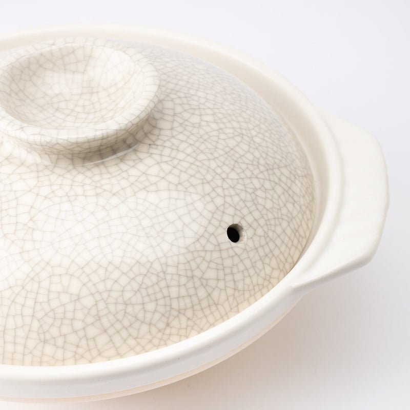 https://musubikiln.com/cdn/shop/products/ginpo-white-kannyu-banko-donabe-japanese-clay-pot-for-3-persons-musubi-kiln-handmade-japanese-tableware-and-japanese-dinnerware-970605_800x.jpg?v=1663811383