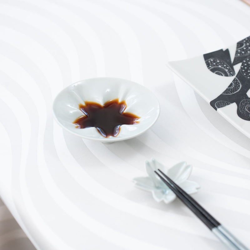 https://musubikiln.com/cdn/shop/products/hiracle-sakura-kutani-sauce-plate-set-musubi-kiln-handmade-japanese-tableware-and-japanese-dinnerware-811288_800x.jpg?v=1685697159