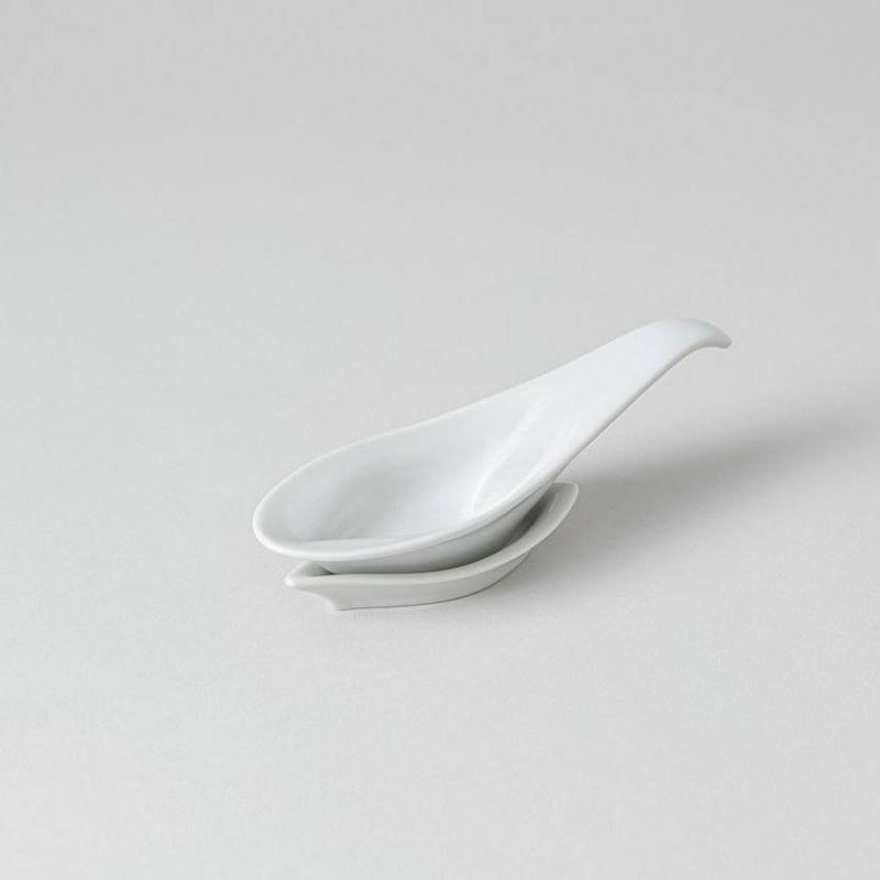 https://musubikiln.com/cdn/shop/products/hiracle-sakura-petals-kutani-spoon-and-plate-set-musubi-kiln-handmade-japanese-tableware-and-japanese-dinnerware-663392_800x.jpg?v=1644291182