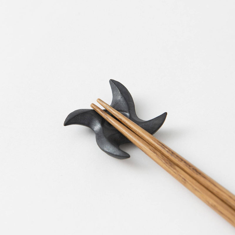 https://musubikiln.com/cdn/shop/products/ihoshiro-kiln-ninja-mino-ware-chopstick-rest-musubi-kiln-handmade-japanese-tableware-and-japanese-dinnerware-905687_800x.jpg?v=1633598972