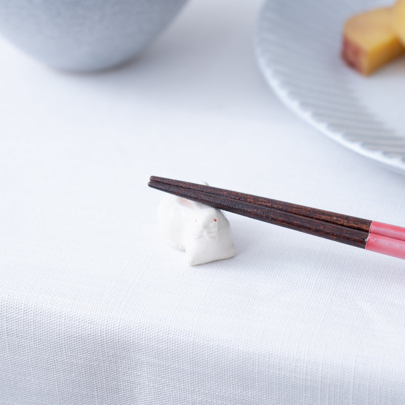 Ihoshiro Kiln White Rabbit Mino Ware Chopstick Rest - MUSUBI KILN - Quality Japanese Tableware and Gift