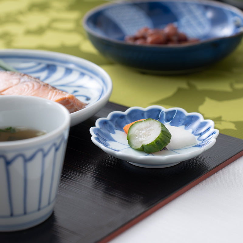 Keizan Kiln Sakura Arita Chrysanthemum-Shaped Sauce Plate - MUSUBI KILN - Handmade Japanese Tableware and Japanese Dinnerware