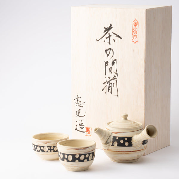 https://musubikiln.com/cdn/shop/products/kenji-black-polka-dot-tokoname-japanese-teapot-set-91oz270ml-sasame-and-ceramesh-musubi-kiln-handmade-japanese-tableware-and-japanese-dinnerware-927138_600x.jpg?v=1651257303