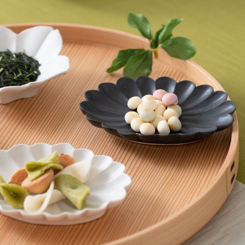 https://musubikiln.com/cdn/shop/products/kikka-usuki-oval-sauce-plate-musubi-kiln-handmade-japanese-tableware-and-japanese-dinnerware-209456_800x.jpg?v=1703731034