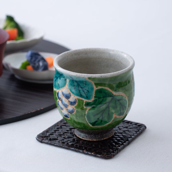 Kousai Kiln Green Grape Hasami Yunomi Japanese Teacup L - MUSUBI KILN - Quality Japanese Tableware and Gift