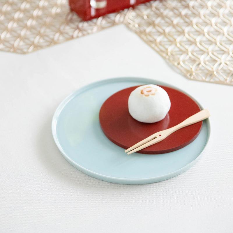https://musubikiln.com/cdn/shop/products/miyabitake-round-japanese-bamboo-plate-musubi-kiln-handmade-japanese-tableware-and-japanese-dinnerware-214551_800x.jpg?v=1685696822