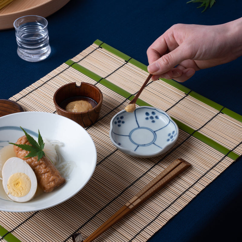 Sushi Set Black Blue Plum 4 pcs with Chopsticks - Made In Japan Europe