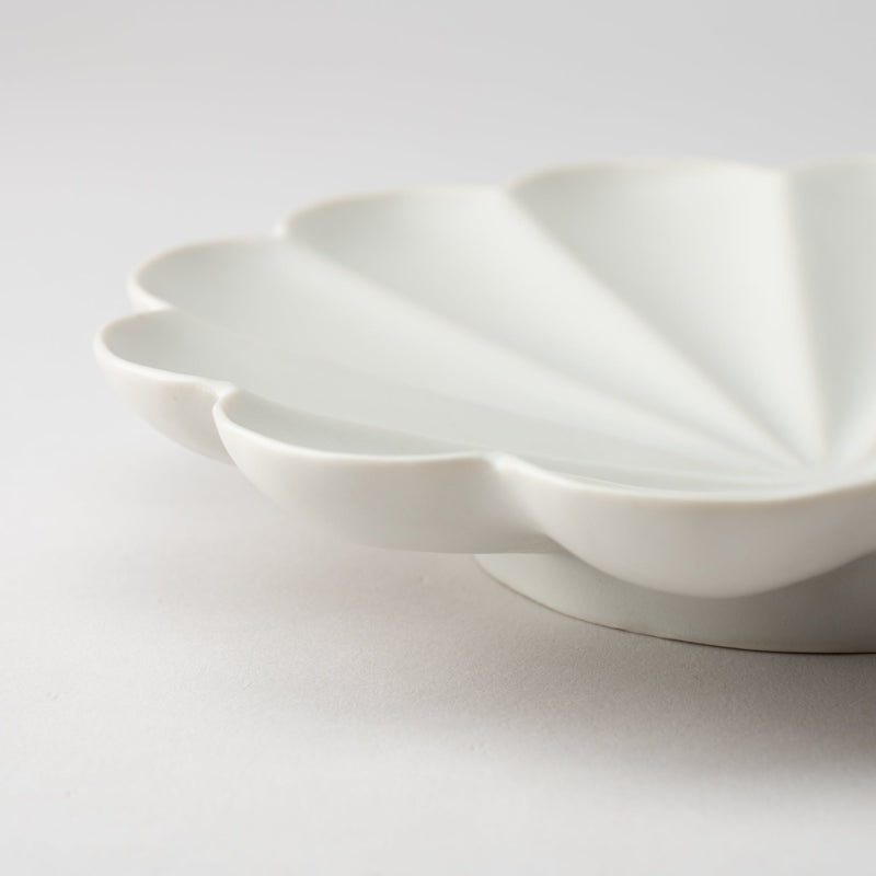 RINKA Twelve Petals Usuki Deep Plate - MUSUBI KILN - Handmade Japanese Tableware and Japanese Dinnerware