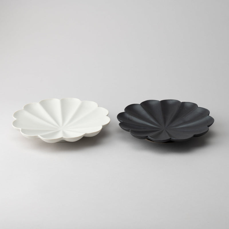 RINKA Twelve Petals Usuki Deep Plate - MUSUBI KILN - Handmade Japanese Tableware and Japanese Dinnerware