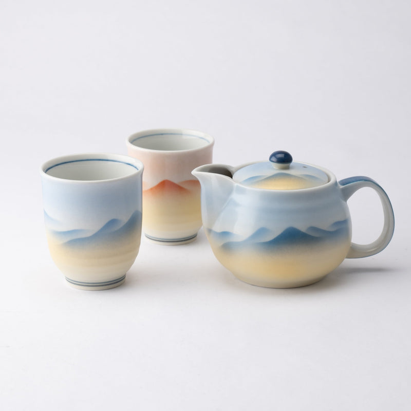 https://musubikiln.com/cdn/shop/products/sansui-kutani-japanese-teapot-set-musubi-kiln-handmade-japanese-tableware-and-japanese-dinnerware-559769_800x.jpg?v=1643986144